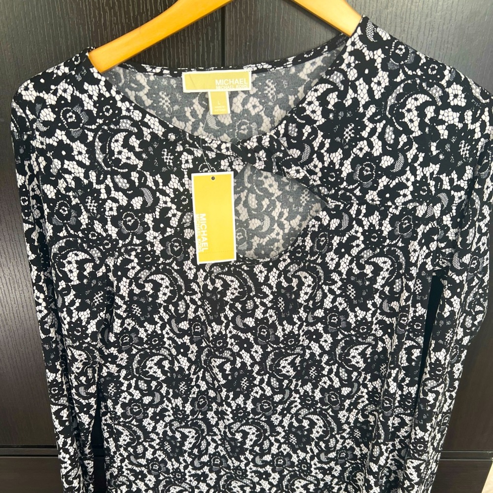 Blach & White Floweal Top